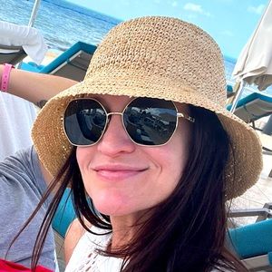 Meet your Posher, Leigh